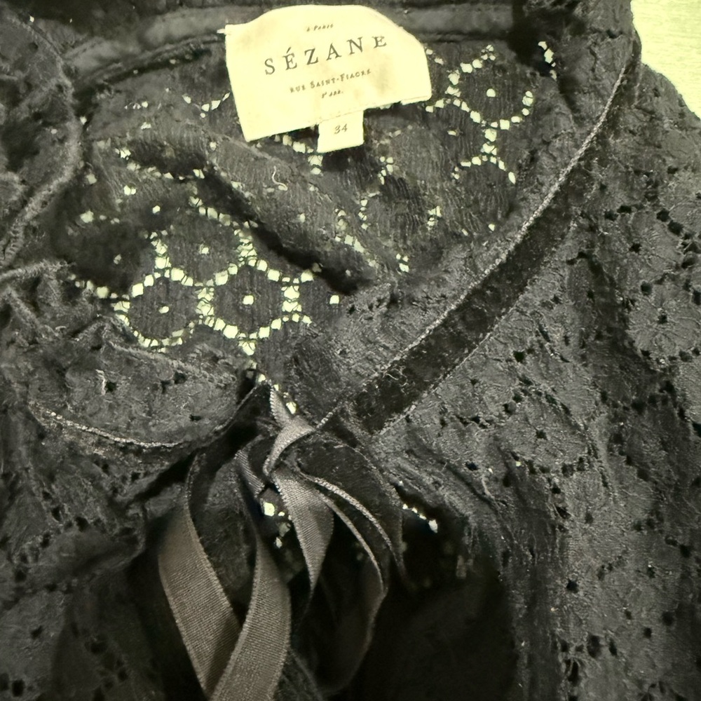 Sezane Elegant Black Lace Women's blouse - Picture 3 of 4